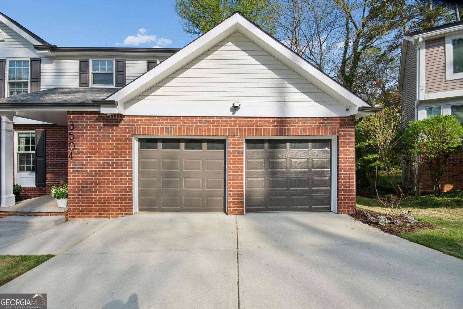 3504 Castlehill CT