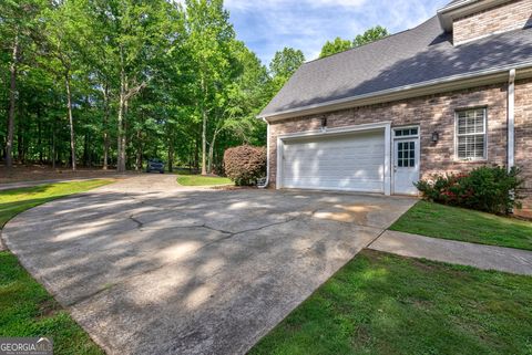 A home in Hoschton