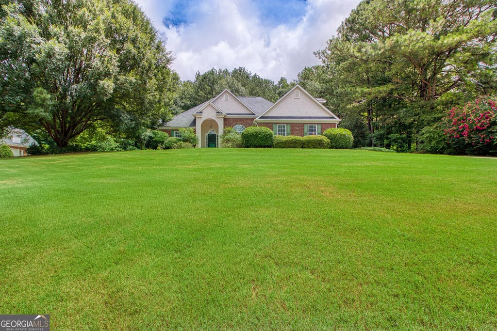 Photo of 305 Surrey Park Drive, Fayetteville, GA 30215 (MLS # 10806419)