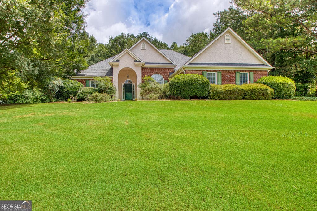 Photo of 305 Surrey Park Drive, Fayetteville, GA 30215 (MLS # 10806419)