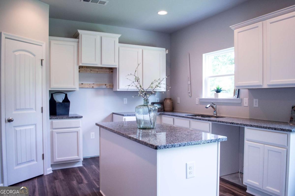 233 Bloomfield CIR