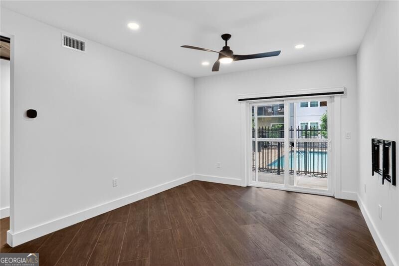 1074 Peachtree WALK NE B106