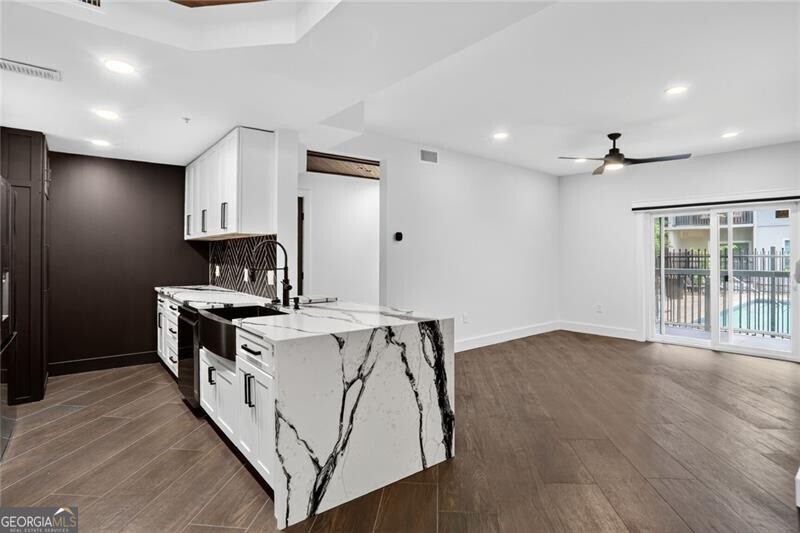 1074 Peachtree WALK NE B106