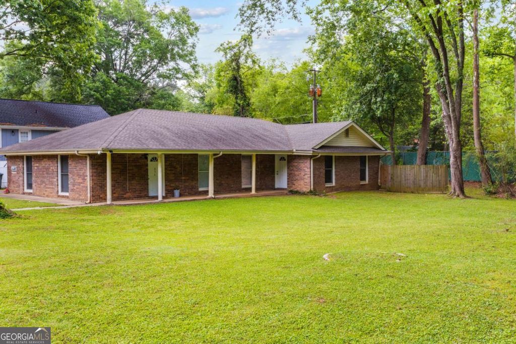 Photo of 834 Wilson Circle SW, Marietta, GA 30064 (MLS # 10763028)