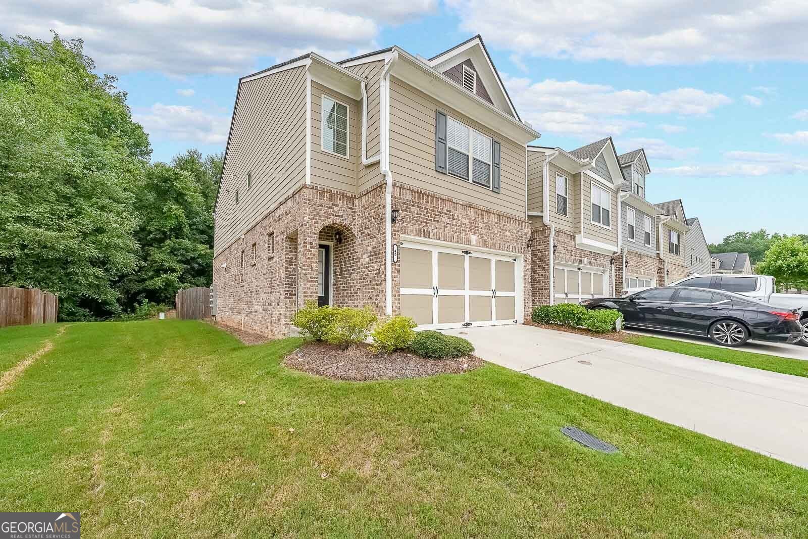 Photo 2 of 28 of 40 Trailview CT townhome