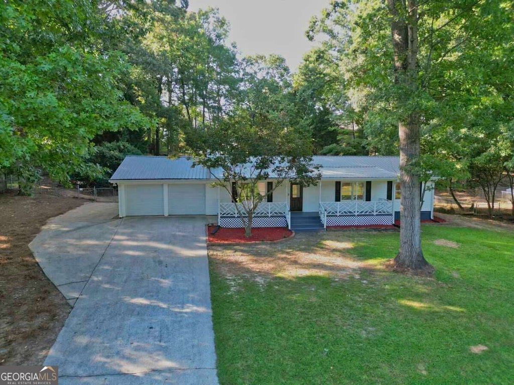Photo of 402 Trotters Ridge, Lawrenceville, GA 30043 (MLS # 10837678)
