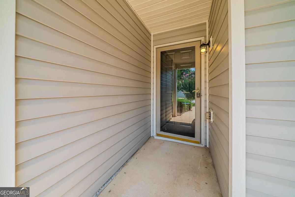 2494 Hillvale CIR