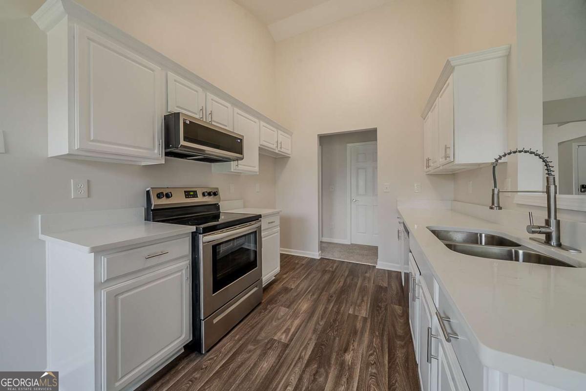 2494 Hillvale CIR