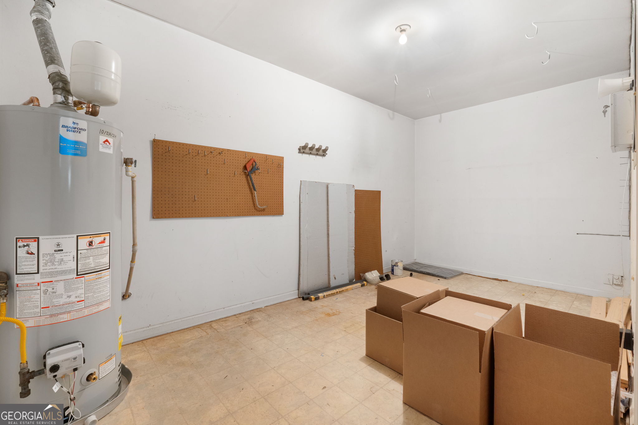 Fayetteville, Georgia 30214, United States, 3 Bedrooms Bedrooms, ,2 BathroomsBathrooms,Residential,Pending,130215