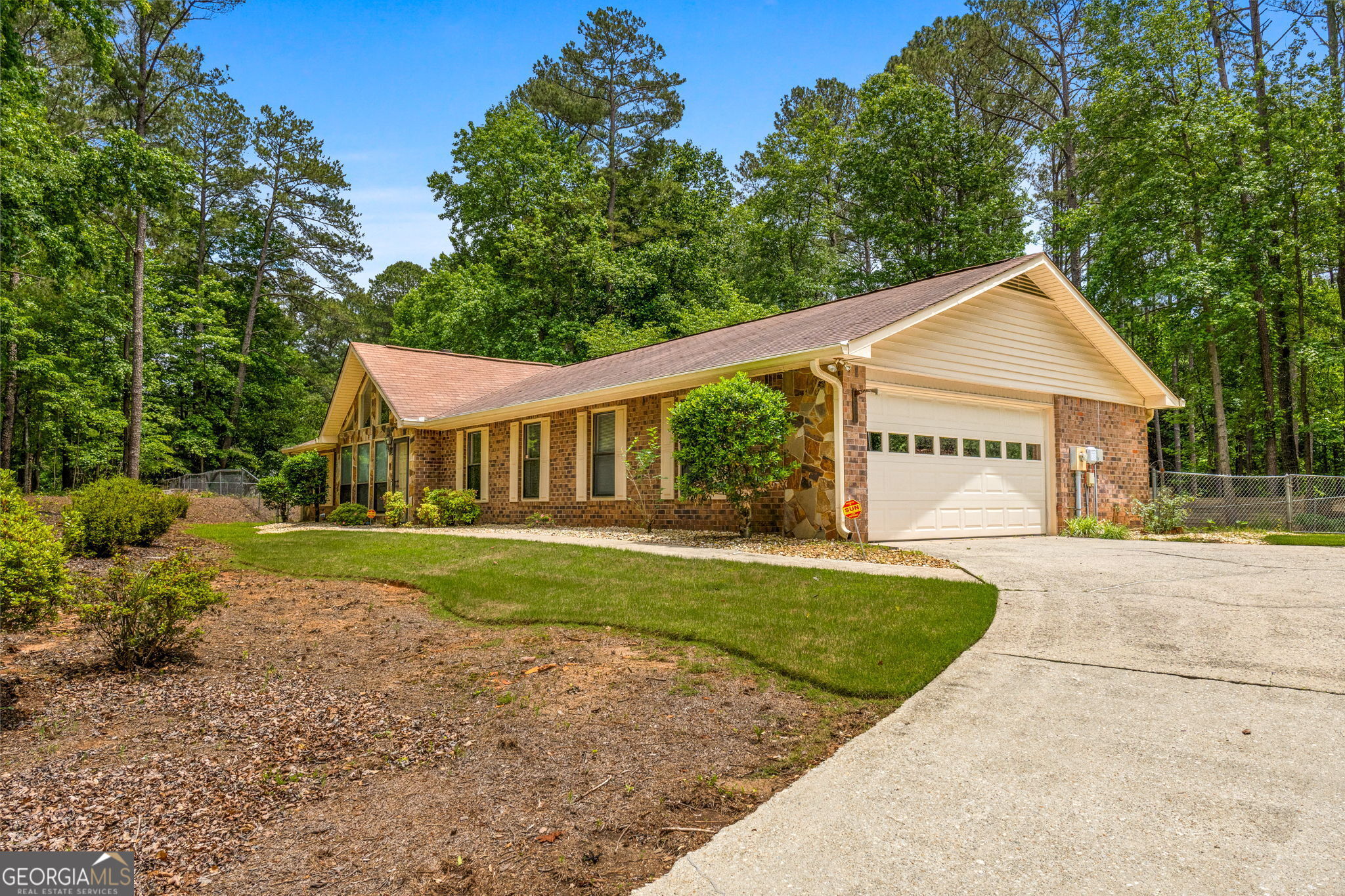 Fayetteville, Georgia 30214, United States, 3 Bedrooms Bedrooms, ,2 BathroomsBathrooms,Residential,Pending,130215