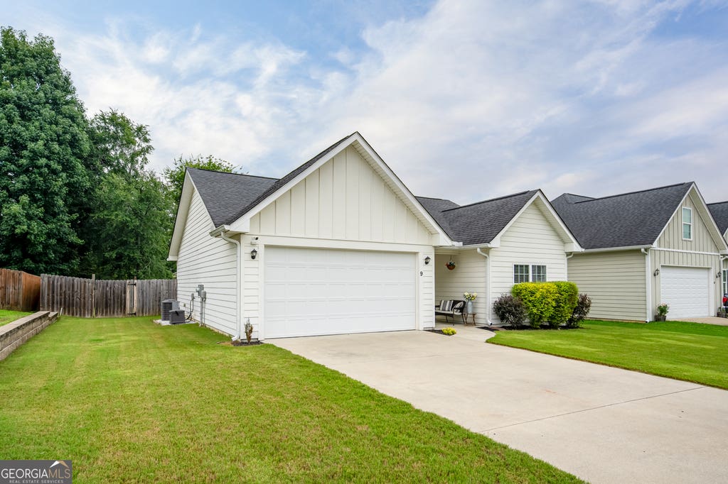 Photo of 9 Applewood Drive NE, Rome, GA 30165 (MLS # 10816868)