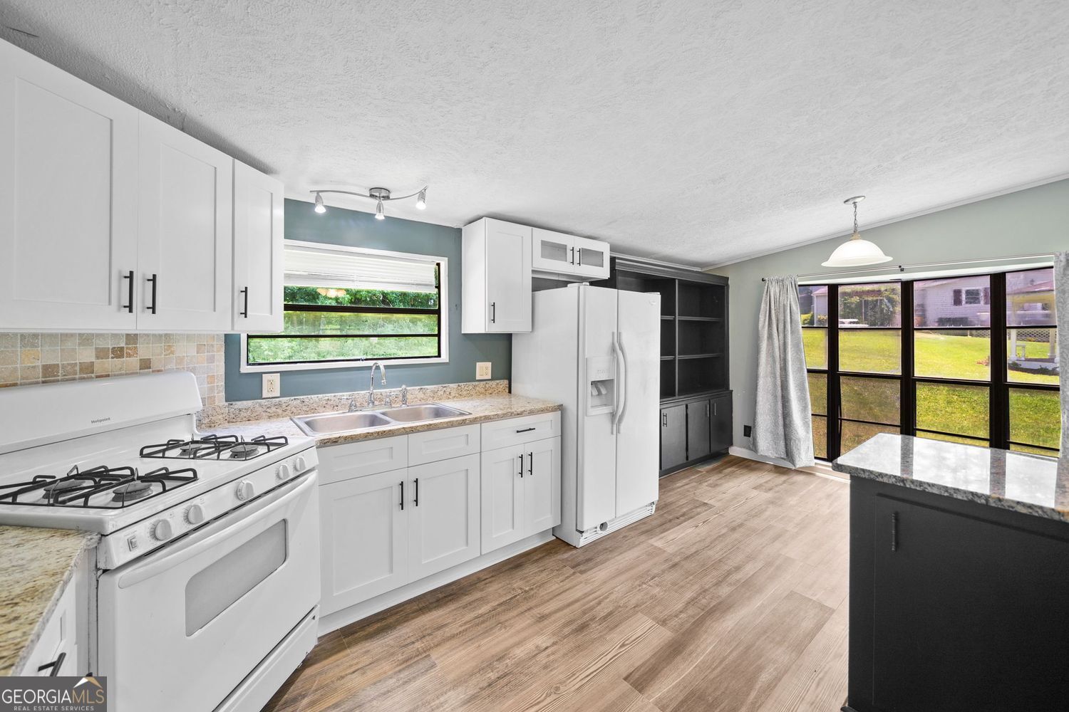 HOLIDAY POINT - Residential