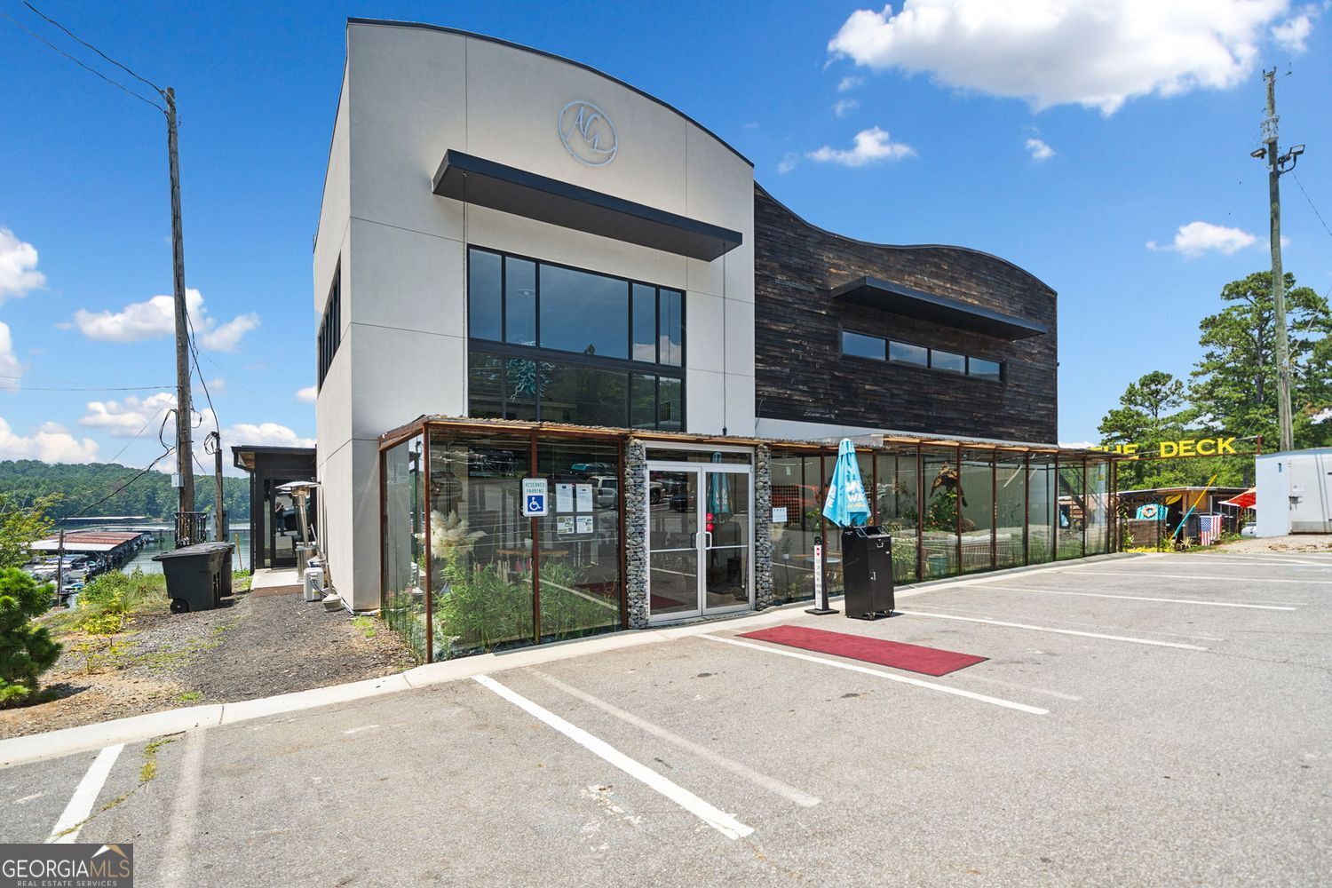 HOLIDAY POINT - Residential