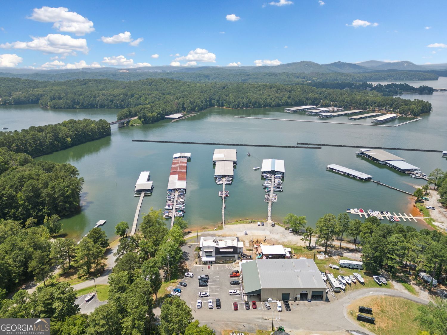 HOLIDAY POINT - Residential