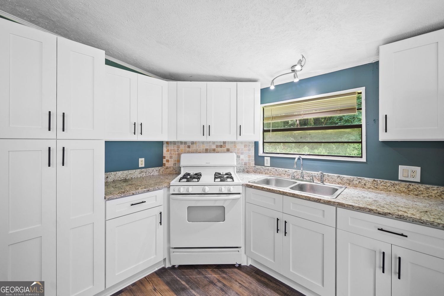 HOLIDAY POINT - Residential