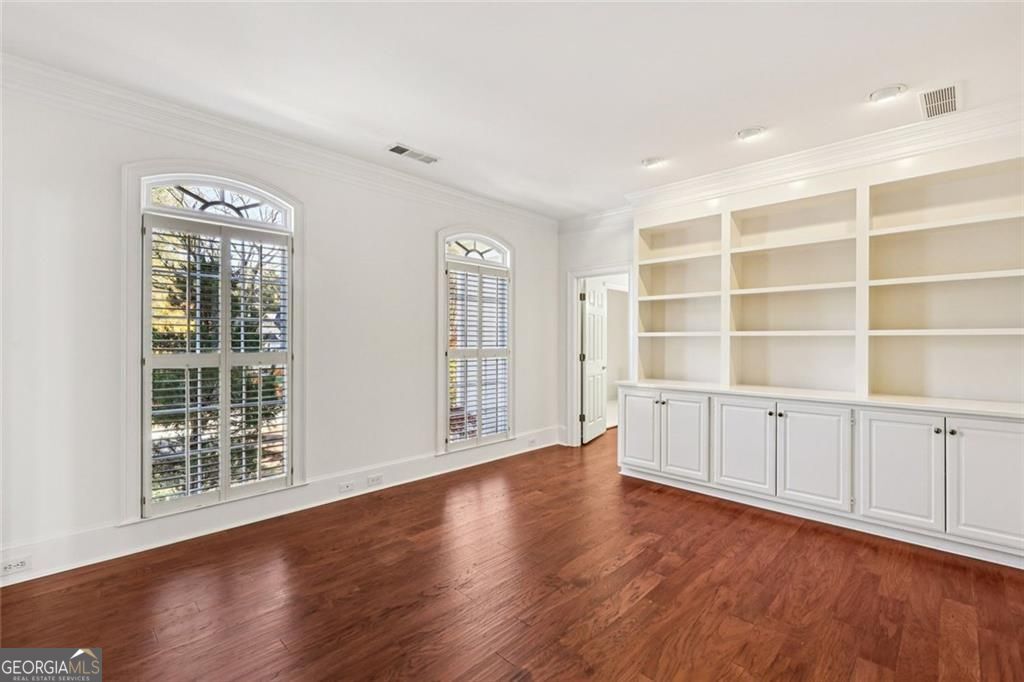 SEVEN OAKS - Residential