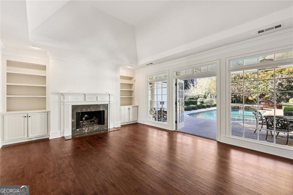 SEVEN OAKS - Residential