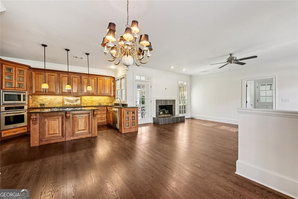 SEVEN OAKS - Residential