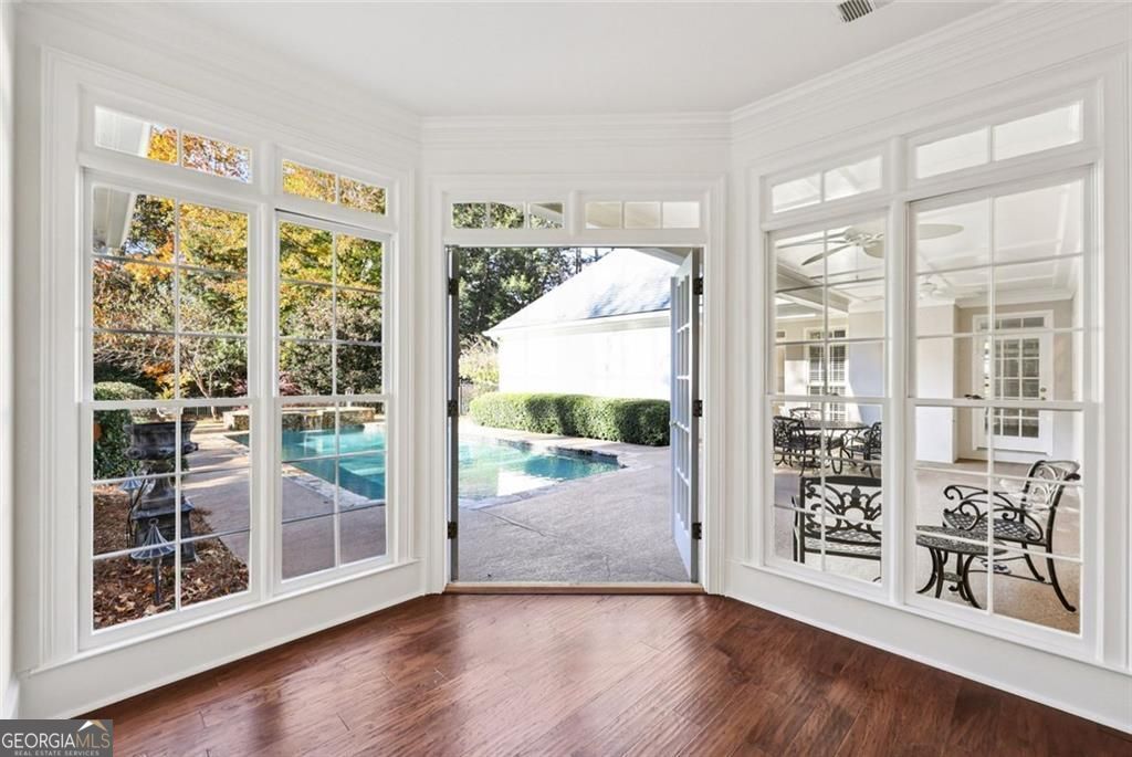 SEVEN OAKS - Residential