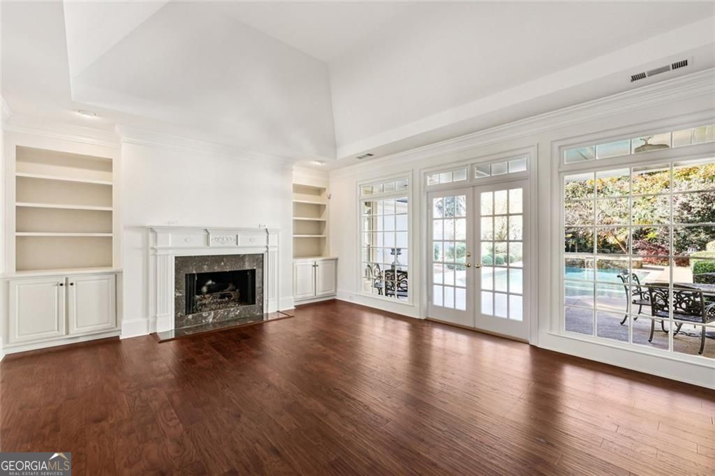 SEVEN OAKS - Residential