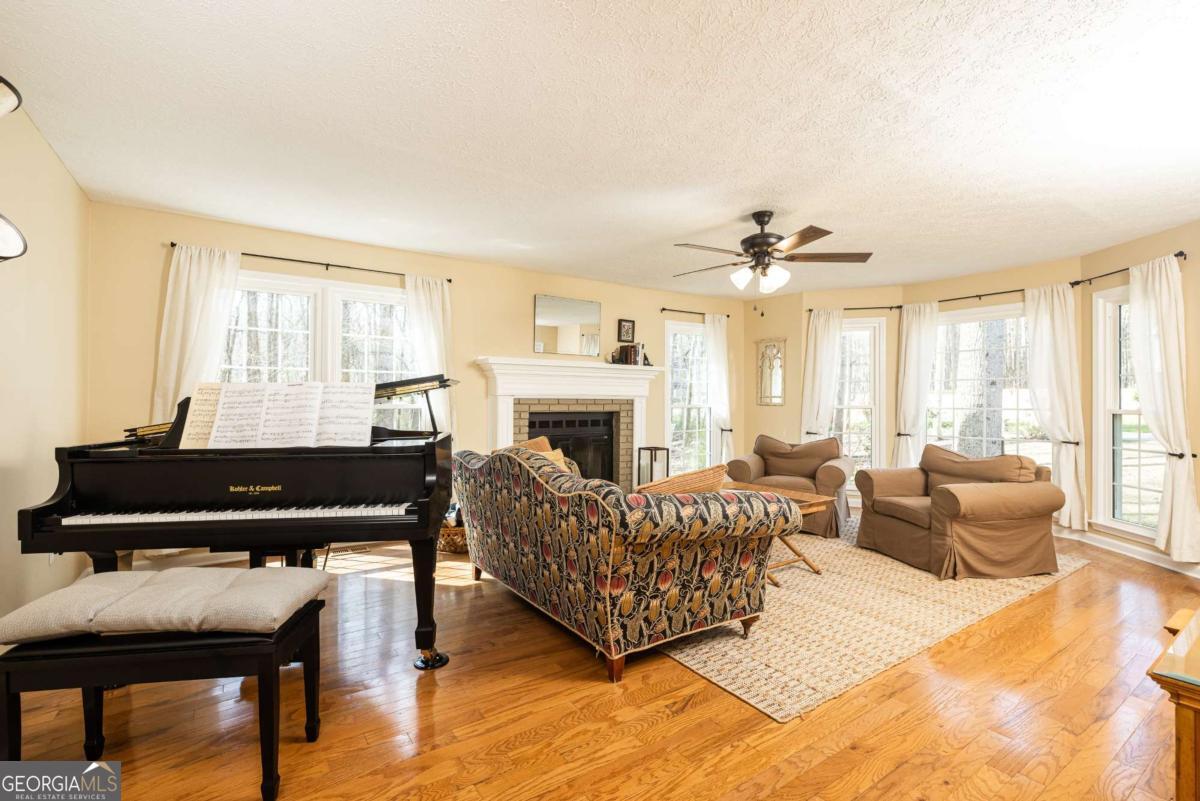 3107 Goldenrod LN SW