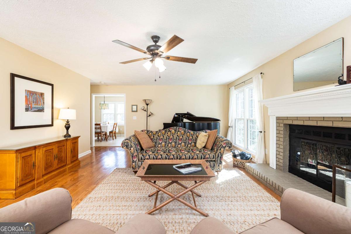 3107 Goldenrod LN SW