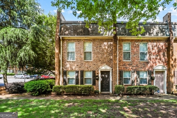 Don't miss this great opportunity to live in the heart of Sandy springs. Very close to Chattahoochee River, historic Roswell, various parks, shopping, and major highways. The community provides a peaceful, friendly environment with a swimming pool, tennis court, and ample parking. There are two generously sized bedrooms with full bathrooms upstairs.