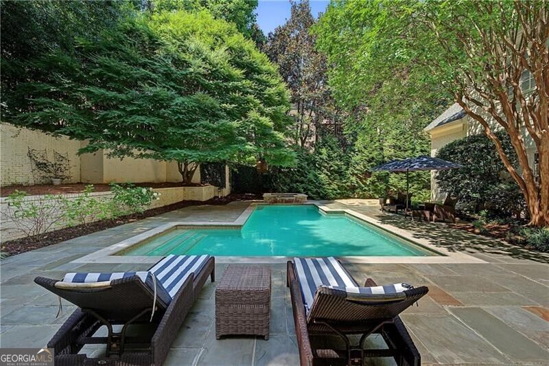 82 Blackland RD NW