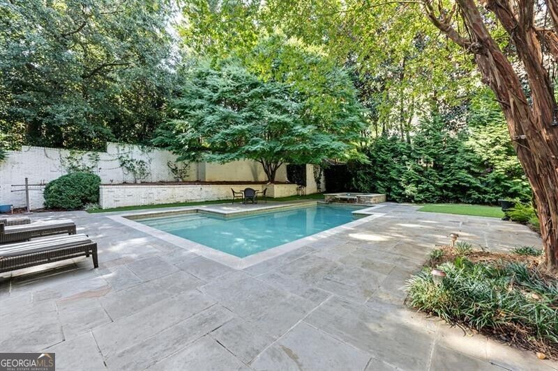 82 Blackland RD NW