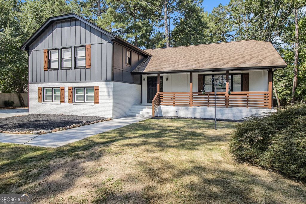 Photo of 2180 E Chester Circle SE, Conyers, GA 30013 (MLS # 10742715)