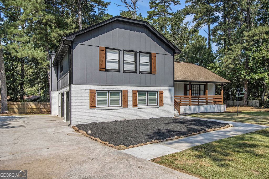 Photo of 2180 E Chester Circle SE, Conyers, GA 30013 (MLS # 10742715)