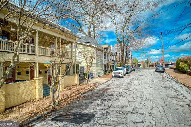 345 Loomis AVE
