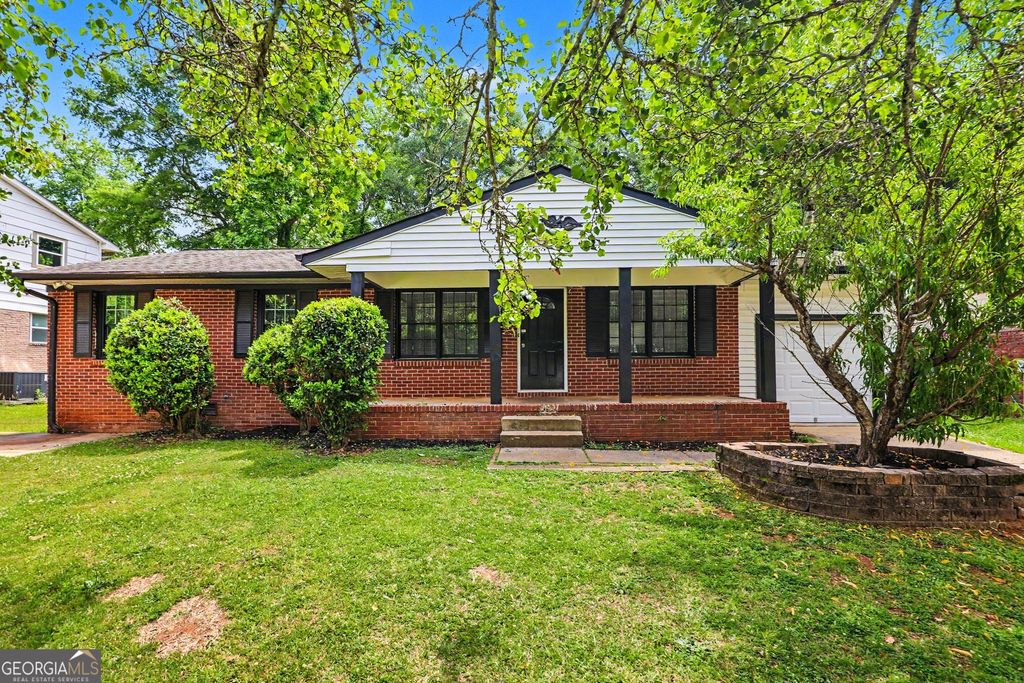 Photo of 10646 Eagle Drive, Jonesboro, GA 30238 (MLS # 10770463)
