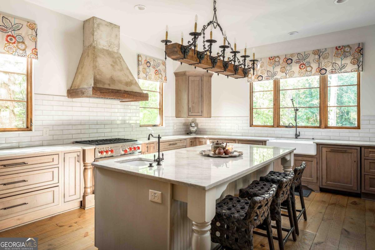 3118 W Roxboro RD NE