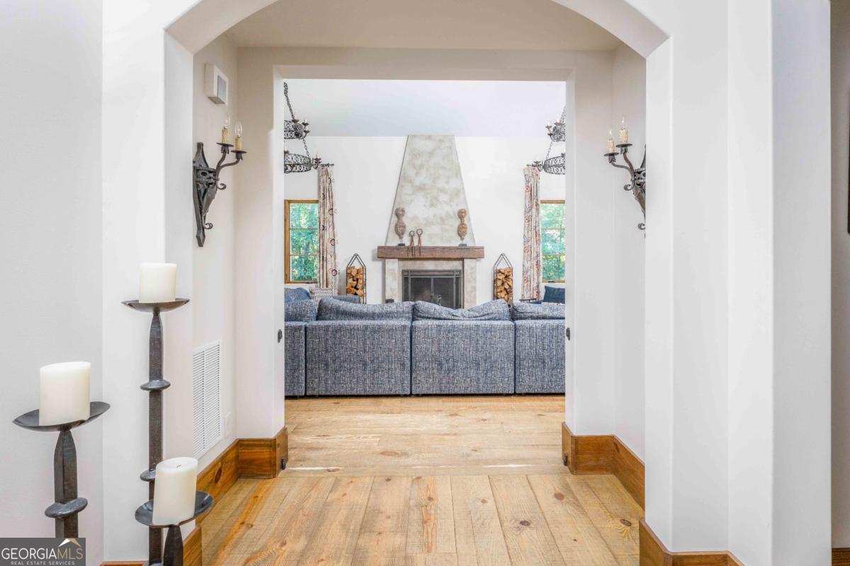 3118 W Roxboro RD NE