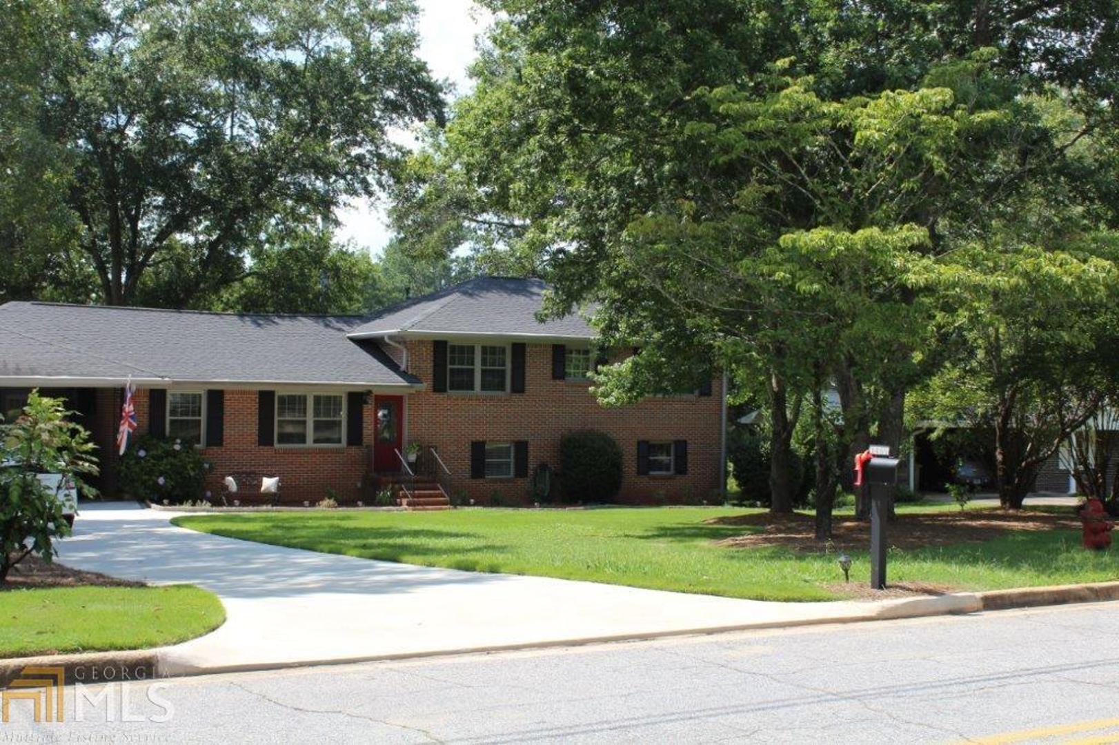 ALL BRICK! 5 BEDROOM, 2 FULL AND TWO HALF BATHROOMS. HARDWOOD ON MAIN & PART OF UPSTAIRS BEDROOMS. 1.5 BATH DOWN WITH SITTING AREA, GOOD FOR STUDENTS AT HOME OR A MAN CAVE AREA. REFRIGERATOR & SINK ALSO DOWNSTAIRS WITH OUTSIDE ENTRANCE. ARCHITECTURAL ROOF( 8-9 YEARS OLD) UPDATED KITCHEN WITH GRANITE COUNTERTOPS. THIS IS ONE OF CLEANEST, NEATEST HOME IVE SEEN IN A WHILE AND IN VERY GOOD CONDITION. FENCED YARD, OUT BUILDING. SOLID HOME!