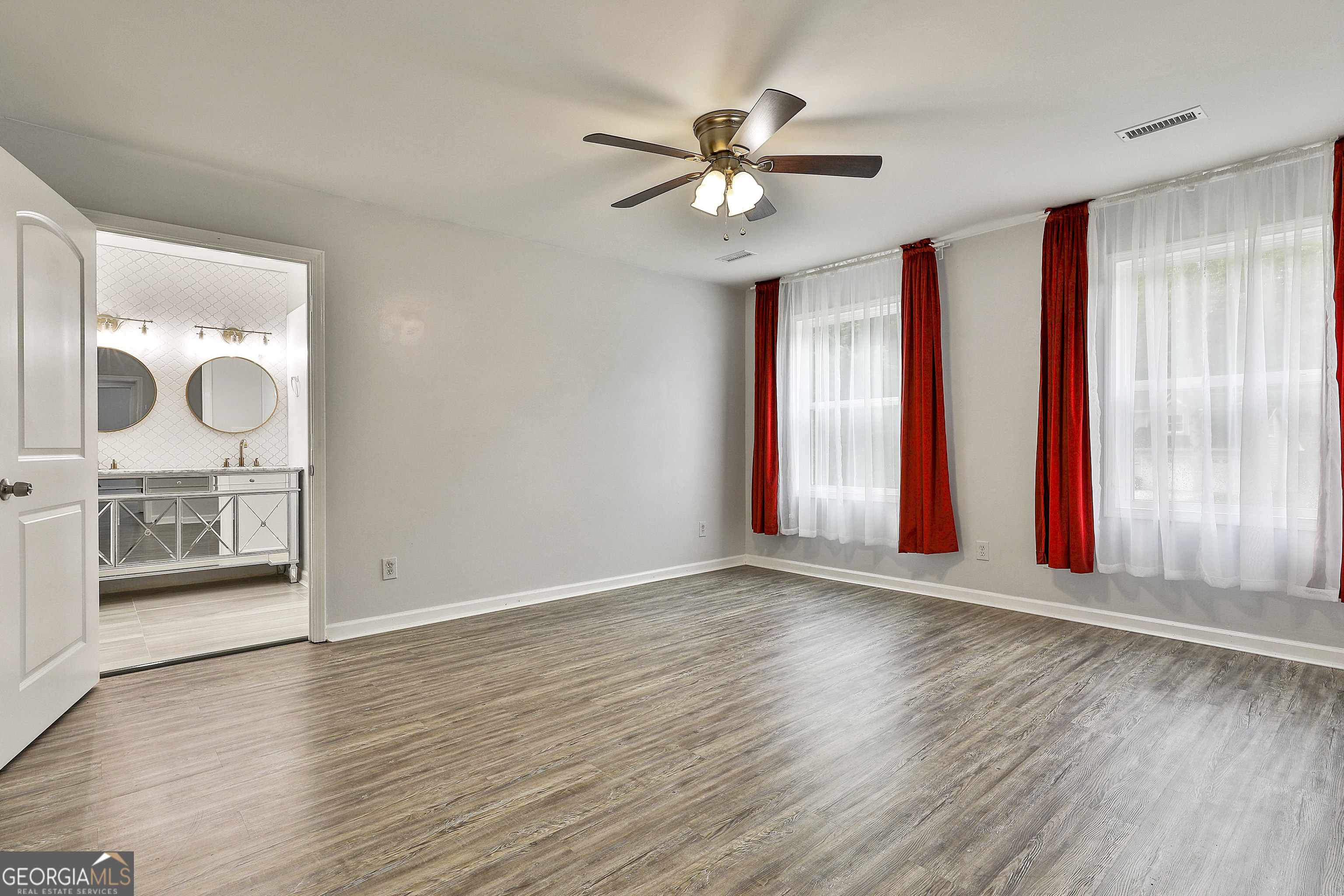 Peachtree City, Georgia 30269, United States, 4 Bedrooms Bedrooms, ,3 BathroomsBathrooms,Residential,Pending,13830