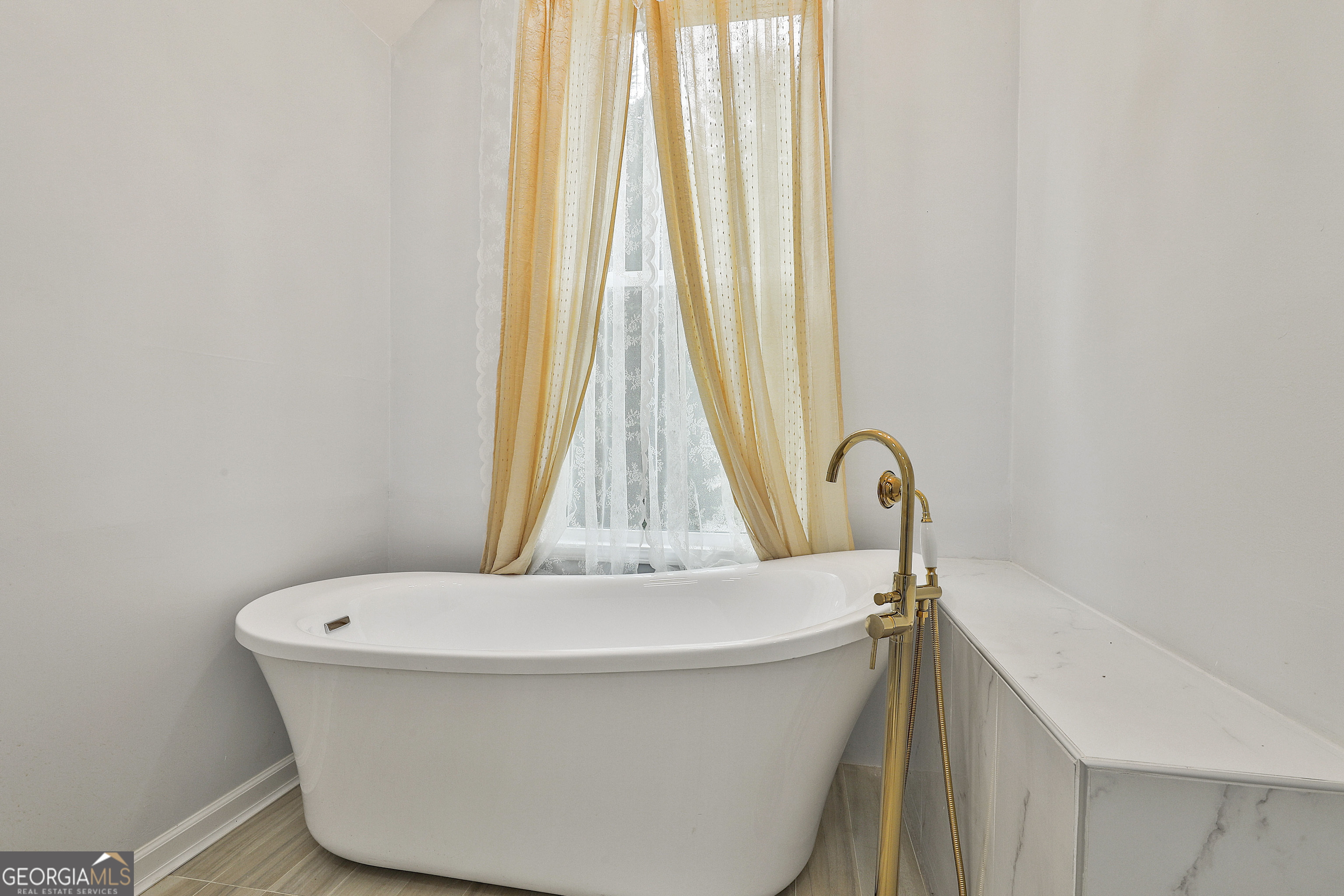 Peachtree City, Georgia 30269, United States, 4 Bedrooms Bedrooms, ,3 BathroomsBathrooms,Residential,Pending,13830