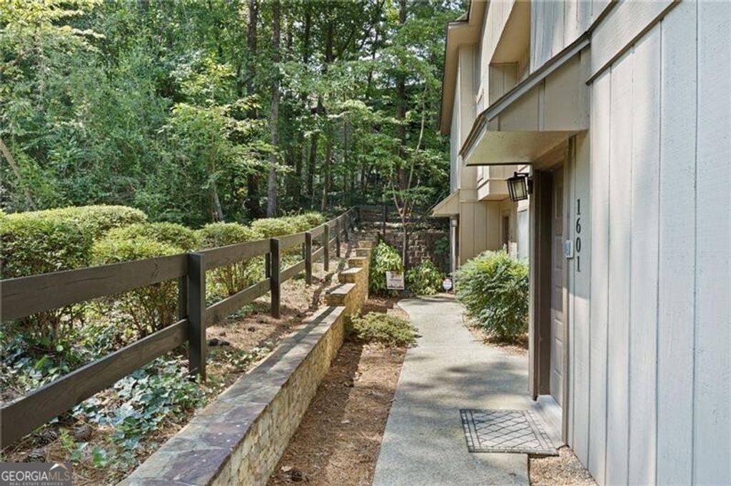 Photo of 1603 Cumberland Court, Smyrna, GA 30080 (MLS # 10673014)