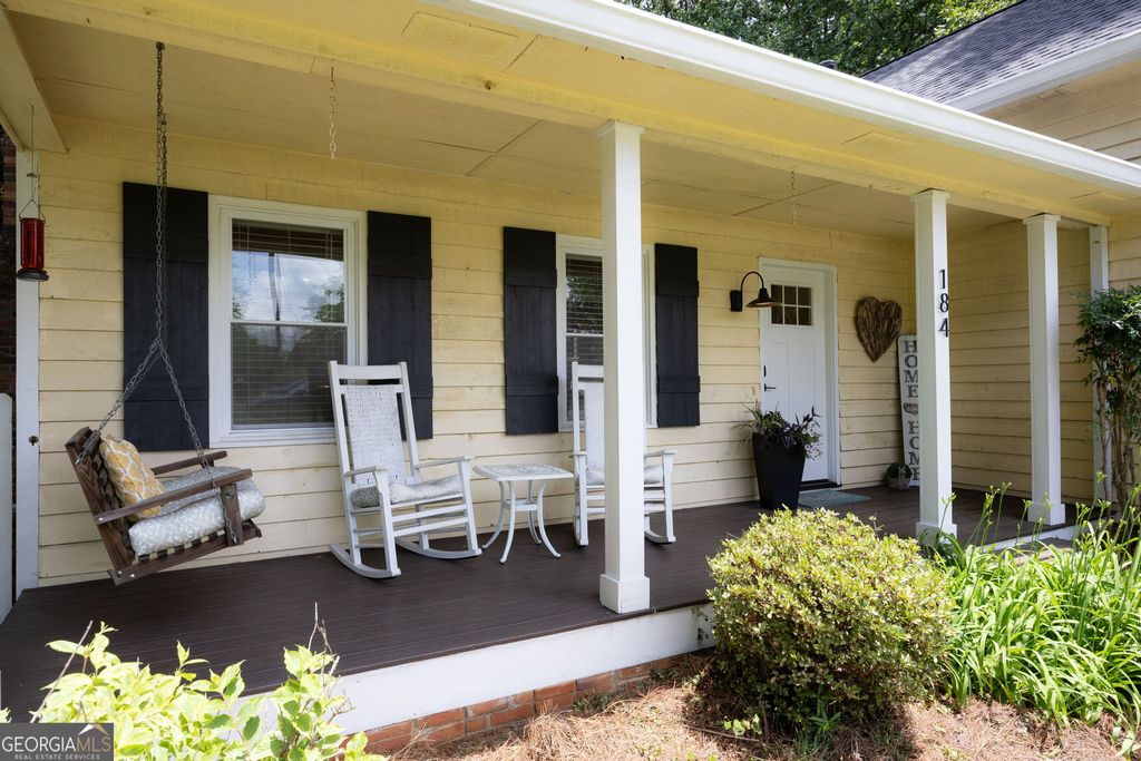 Photo of 184 Lake Somerset Drive NW, Marietta, GA 30064 (MLS # 10764255)