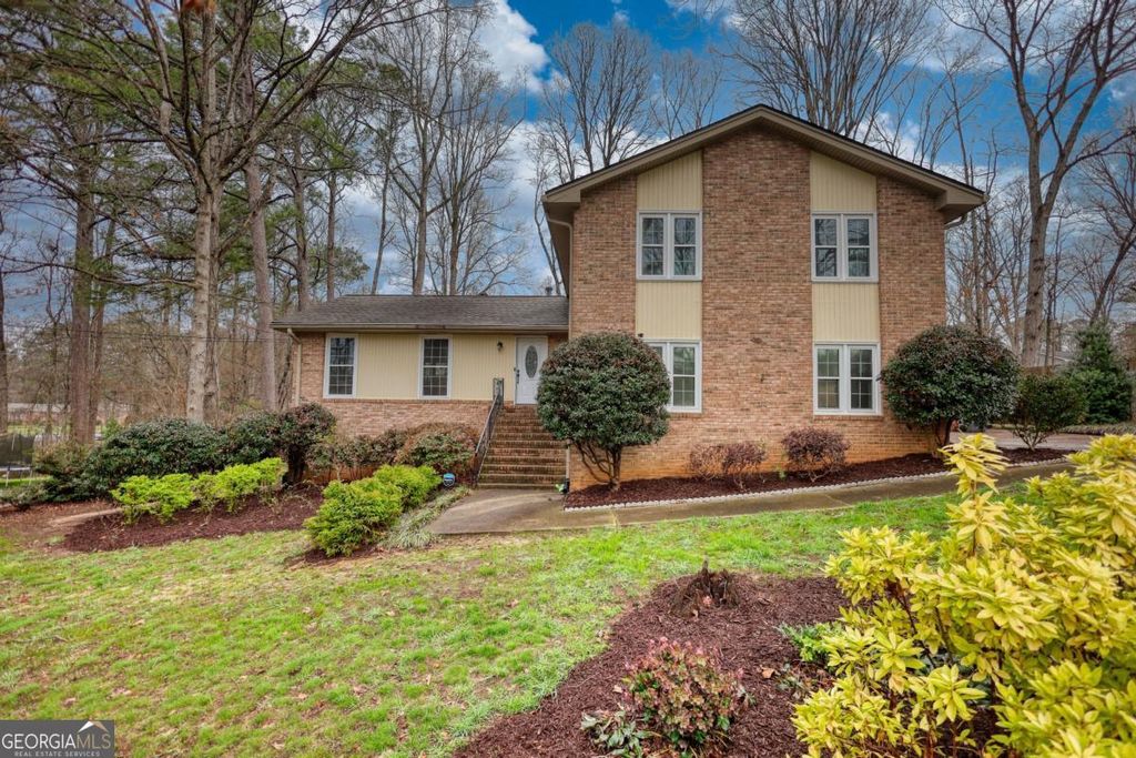 Photo of 832 Sweet Briar Lane SE, Conyers, GA 30094 (MLS # 10766663)