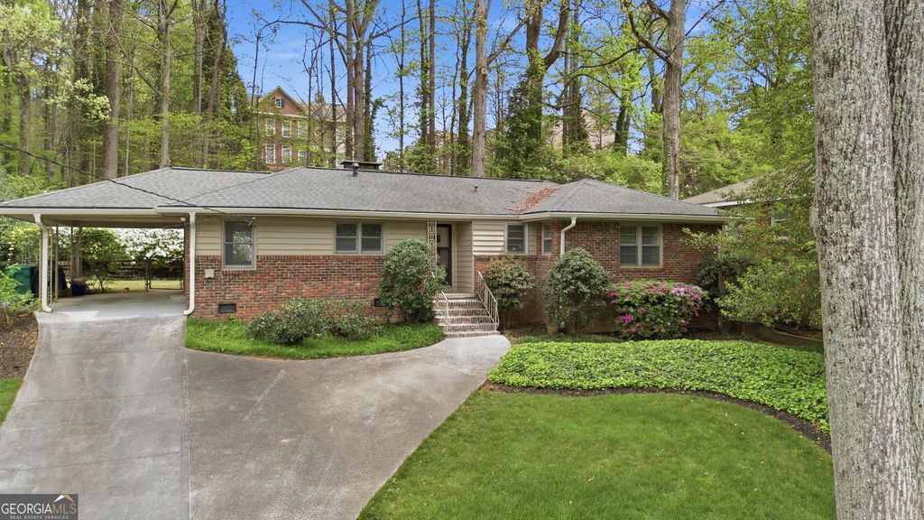 Photo of 955 Vistavia Circle, Decatur, GA 30033 (MLS # 10754598)