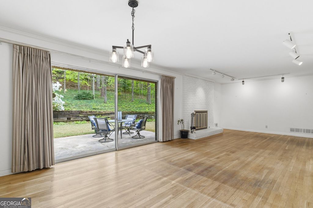 Photo of 955 Vistavia Circle, Decatur, GA 30033 (MLS # 10754598)