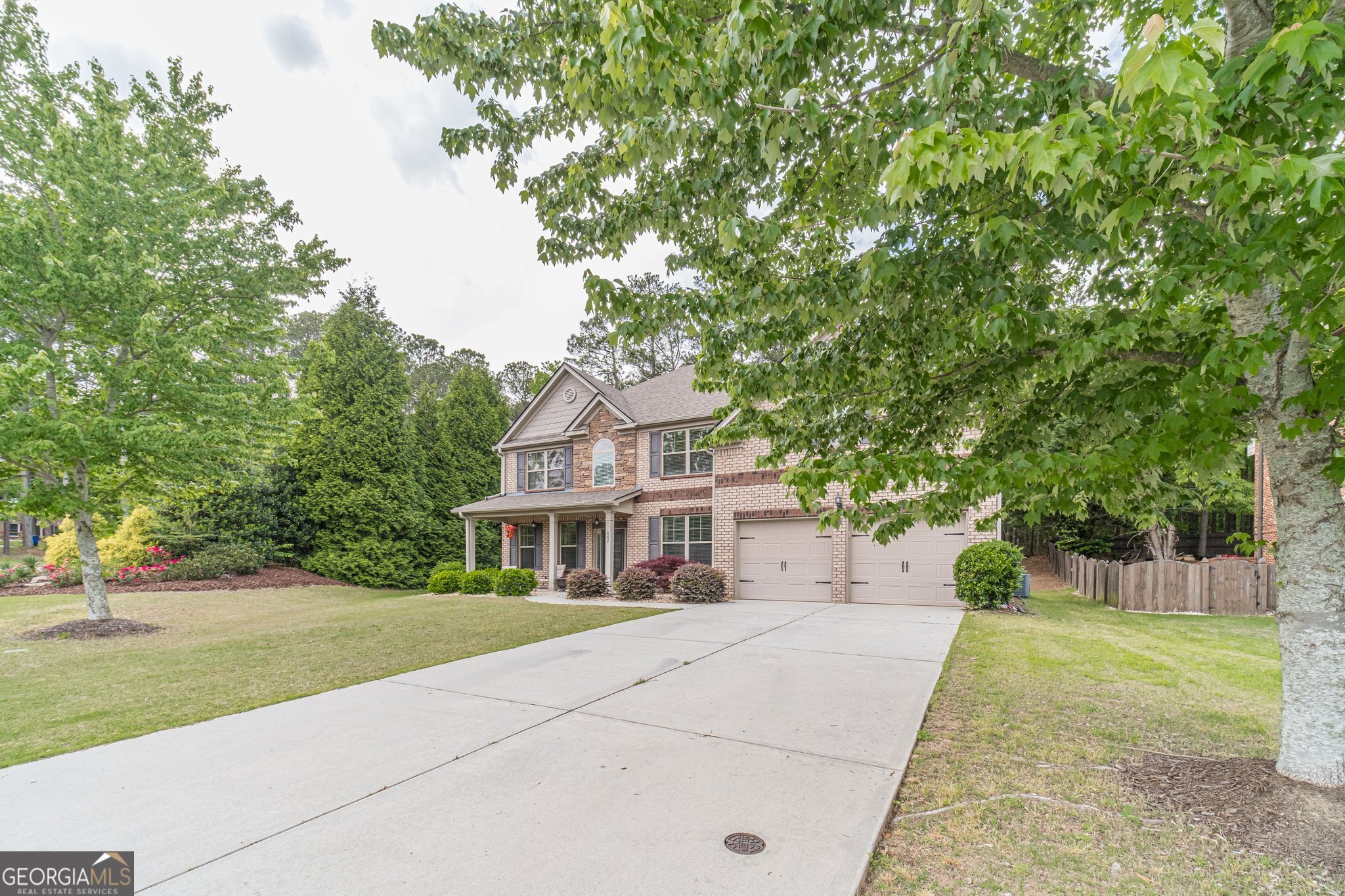 882 Nestling DR