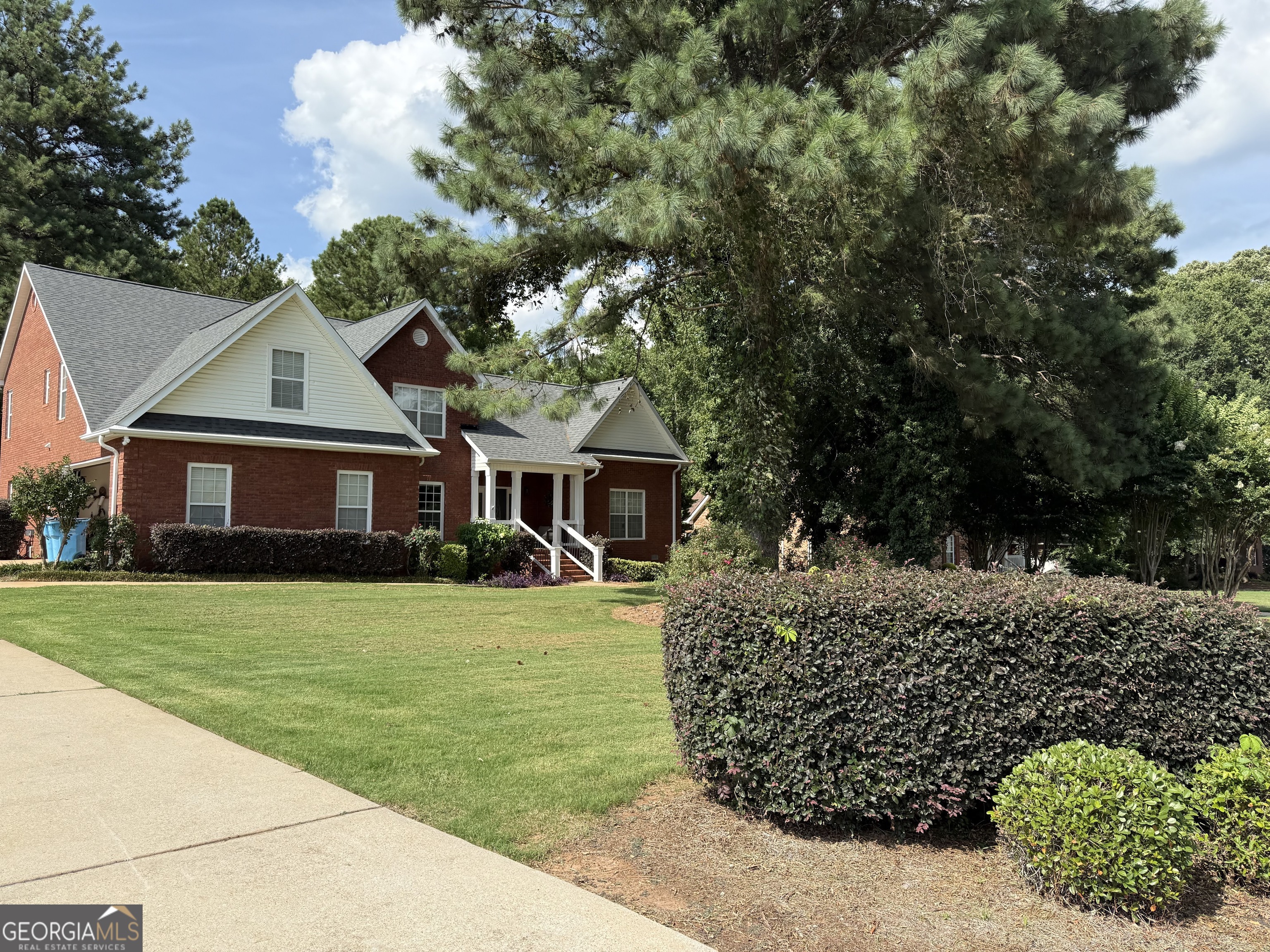 7015 Sherri CT
