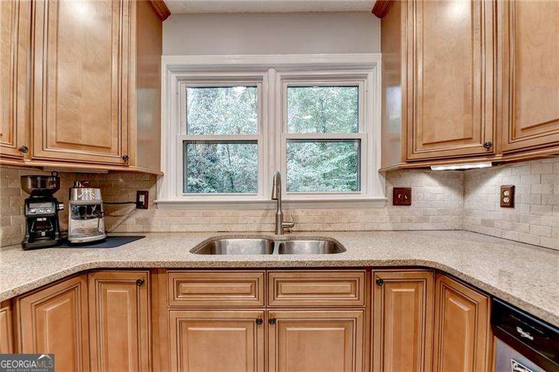 2475 Northlake CT NE