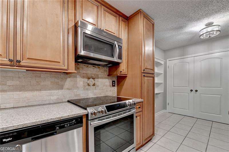 2475 Northlake CT NE