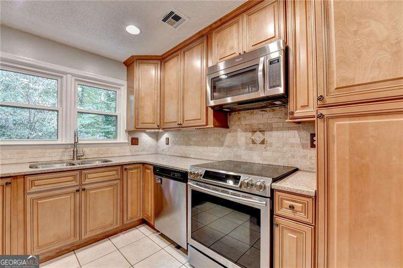 2475 Northlake CT NE