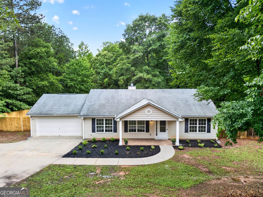 Photo of 48 Fawn Drive, Grantville, GA 30220 (MLS # 10771015)