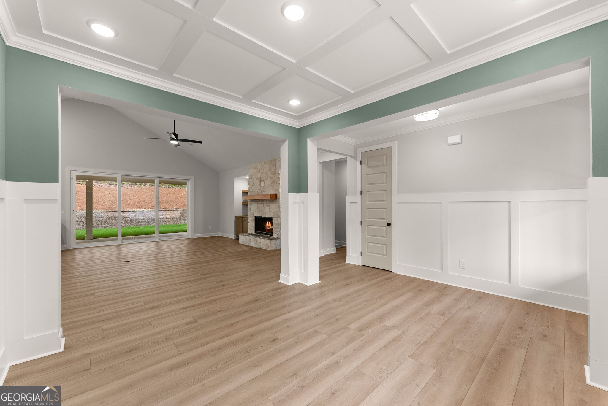 708 Plum LN